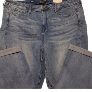 Curves 360 Cropped Jeans